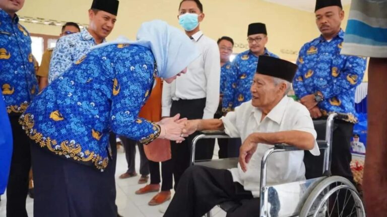 Bupati Mura Salurkan Bantuan Gizi, Target Penuhi Standar 14 Stunting Nasional