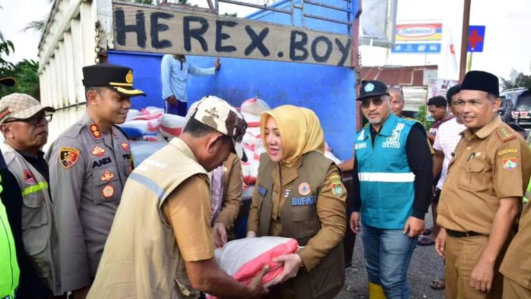 Bupati Mura Turun Langsung ke Lokasi Banjir Muara Lakitan, Salurkan Bantuan