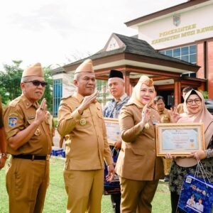 Bupati Ratna Machmud Melepas 57 ASN Purna Tugas, Momen Berikan Penghargaan atas Pengabdian